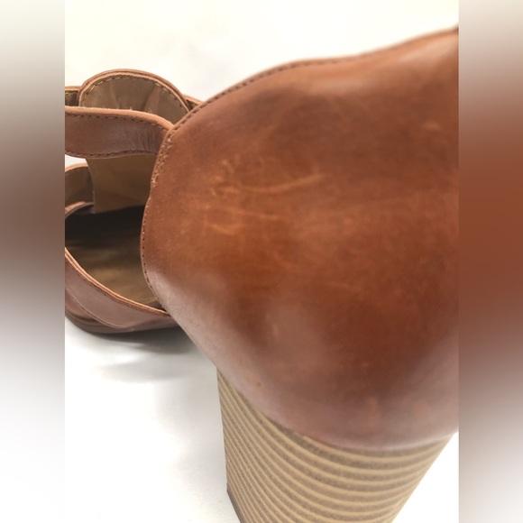 Clarks Artisan sandals, block heel, open side, brown, tan, heel, shoes - Picture 4 of 12